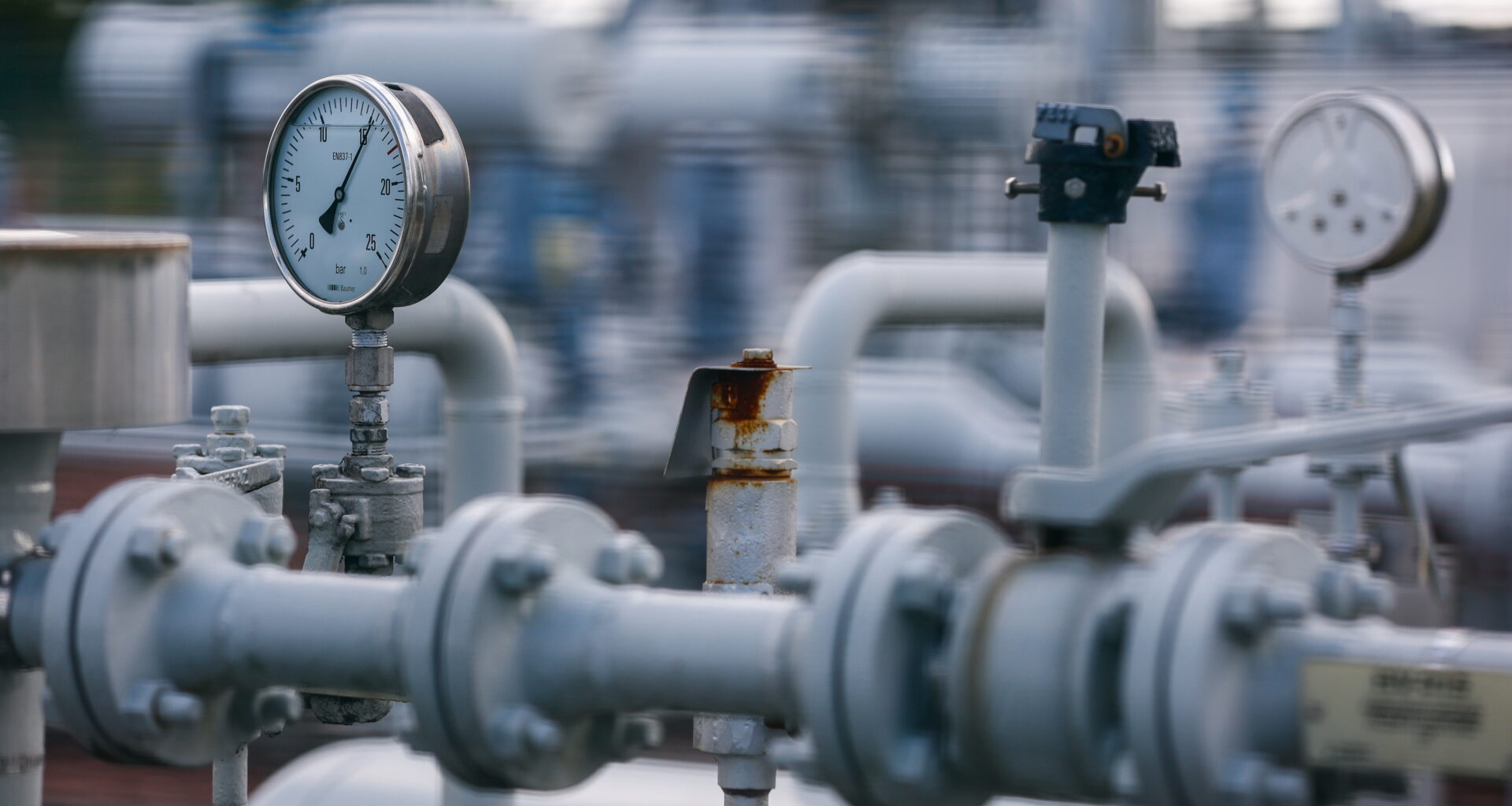 Europa acusada de financiar guerra da Rússia ao importar gás natural liquefeito