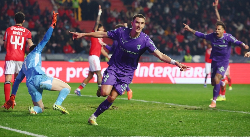Sporting de Braga vence Benfica e defronta Vitória de Guimarães na final da Taça da Liga