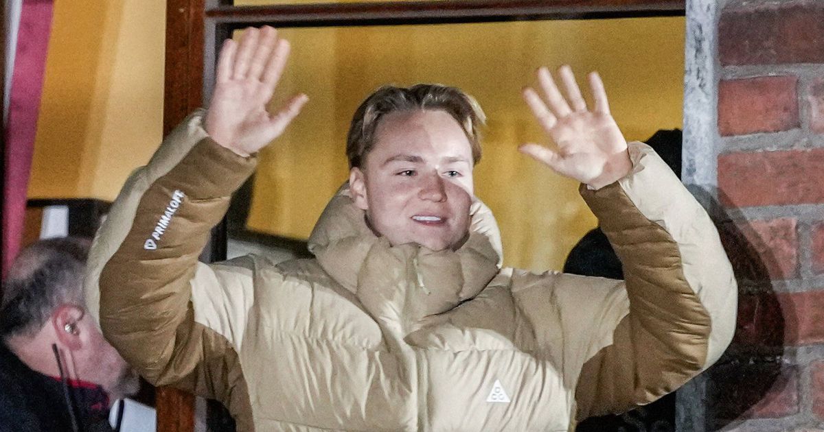 Schjelderup está mais caro e belgas fazem contas: «Vendam Tzolis por €35 milhões»