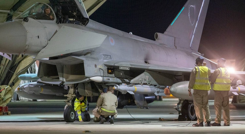 Reino Unido e França lançaram ataques aéreos contra Estado Islâmico na Síria