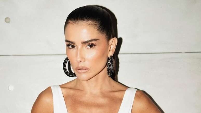 Deborah Secco relembra polêmica de bastidor Deborah Secco relembra polêmica de bastidor