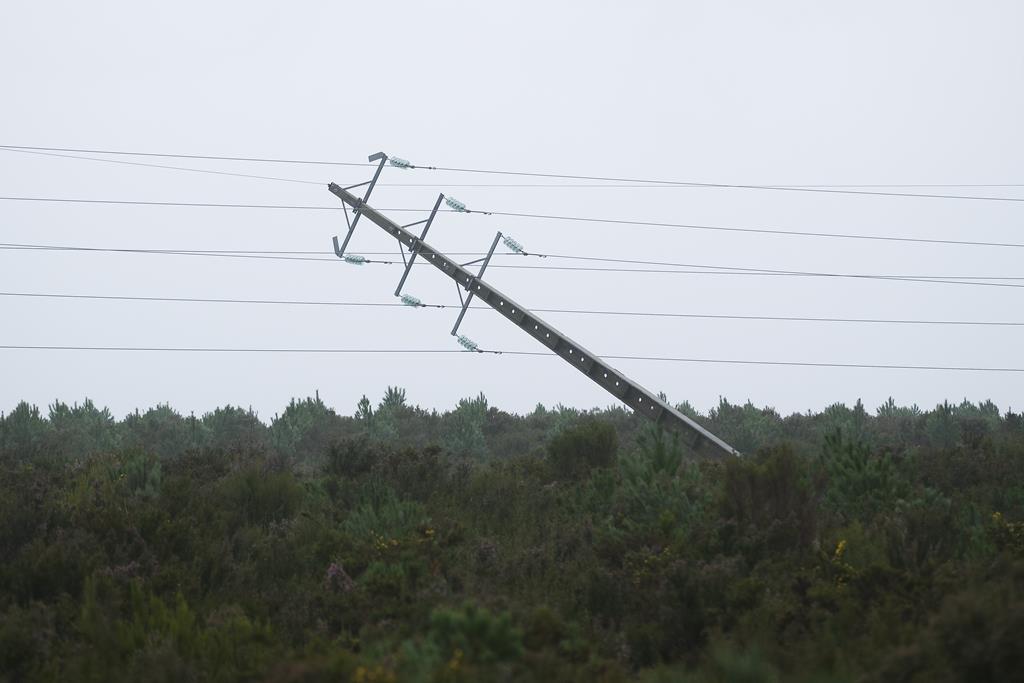 No quarto dia depois da tempestade tarda a bonança. Um ponto de situação distrito a distrito