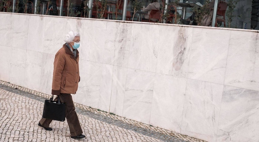 Portugal registou 1.265 casos de gripe na semana do Natal e excesso de mortalidade nos idosos