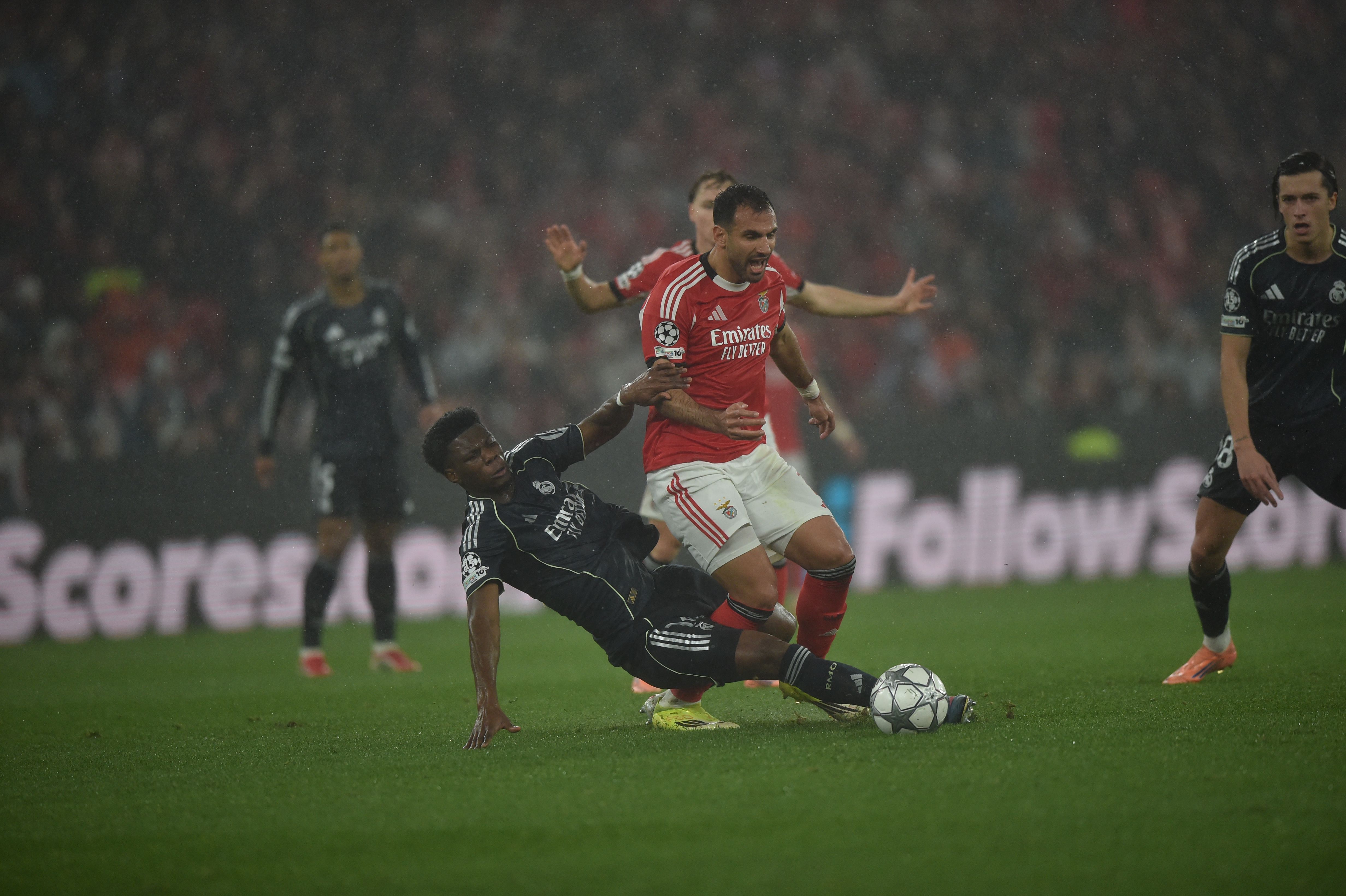 Pavlidis travou um duelo interessante com Tchouaméni - Foto: Miguel Nunes