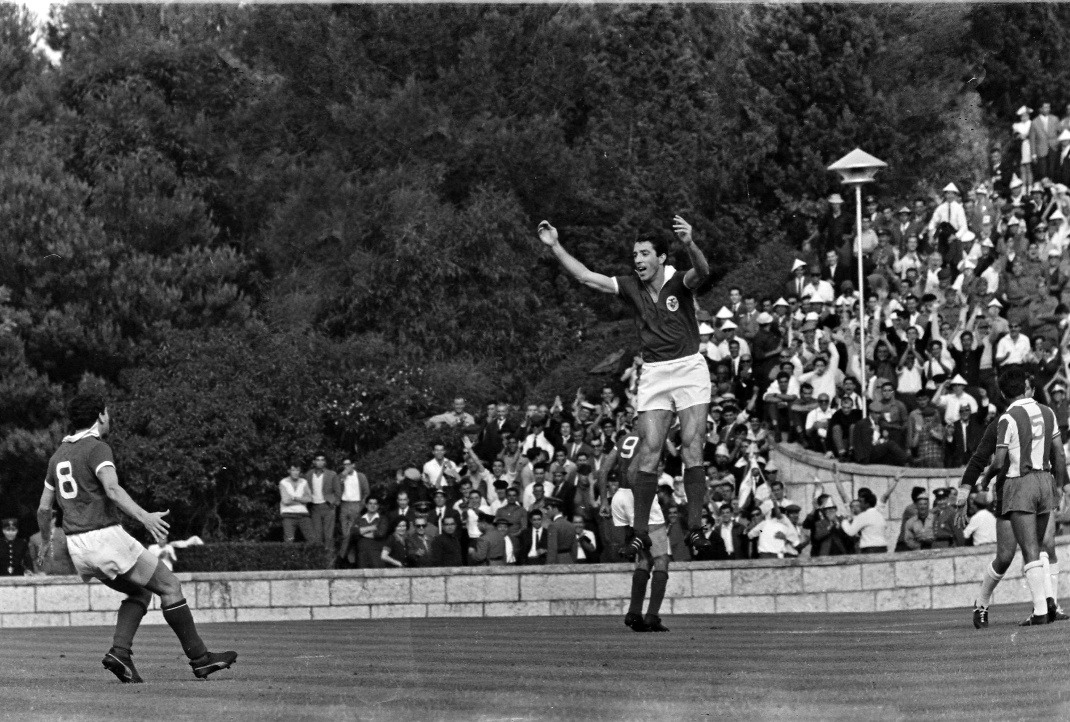 José Augusto (Benfica) - 3 golos em compromissos da Taça de Portugal entre Benfica e FC Porto - Foto: A BOLA