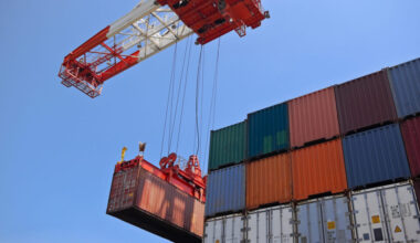 "Empresas já enfrentam perdas de milhões e têm desviado cargas para portos espanhóis". AGEFE pede suspensão do SINTEM