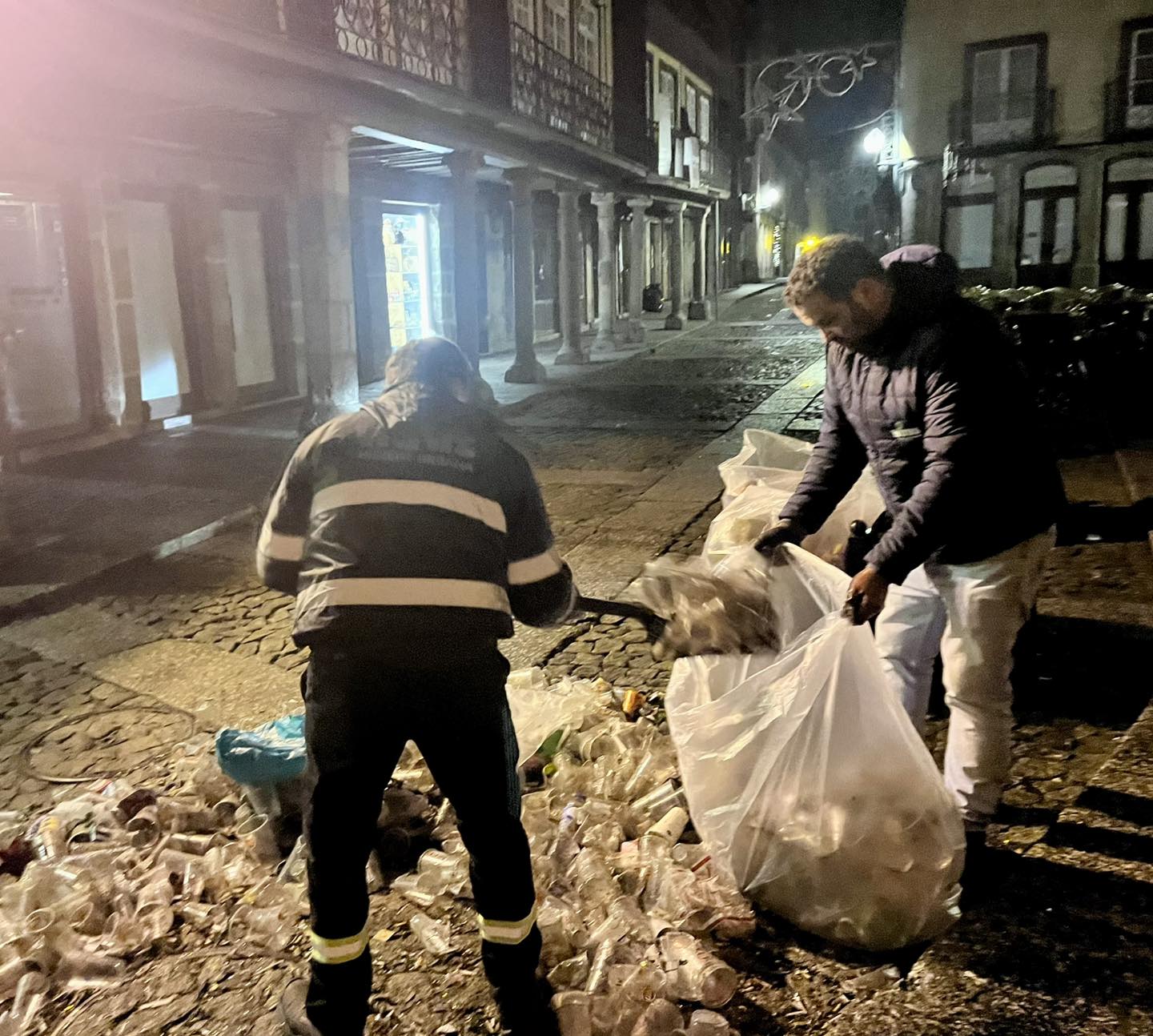 Guimarães acorda limpa na primeira manhã do ano após festa que juntou milhares de pessoas