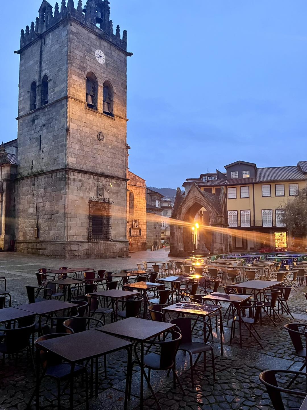 Guimarães acorda limpa na primeira manhã do ano após festa que juntou milhares de pessoas