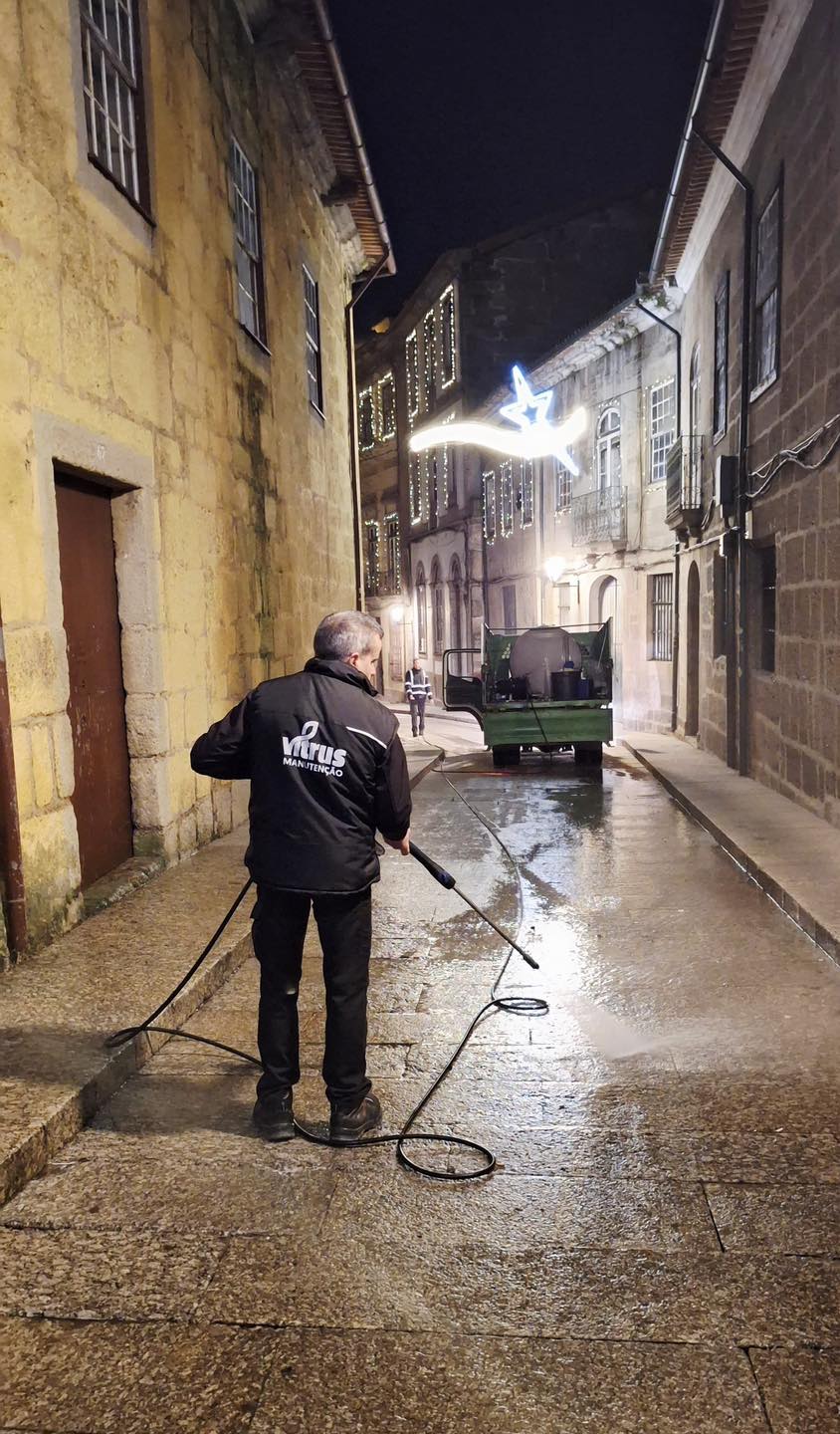 Guimarães acorda limpa na primeira manhã do ano após festa que juntou milhares de pessoas