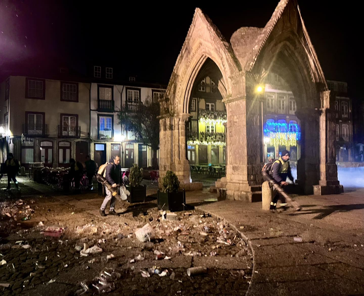 Guimarães acorda limpa na primeira manhã do ano após festa que juntou milhares de pessoas