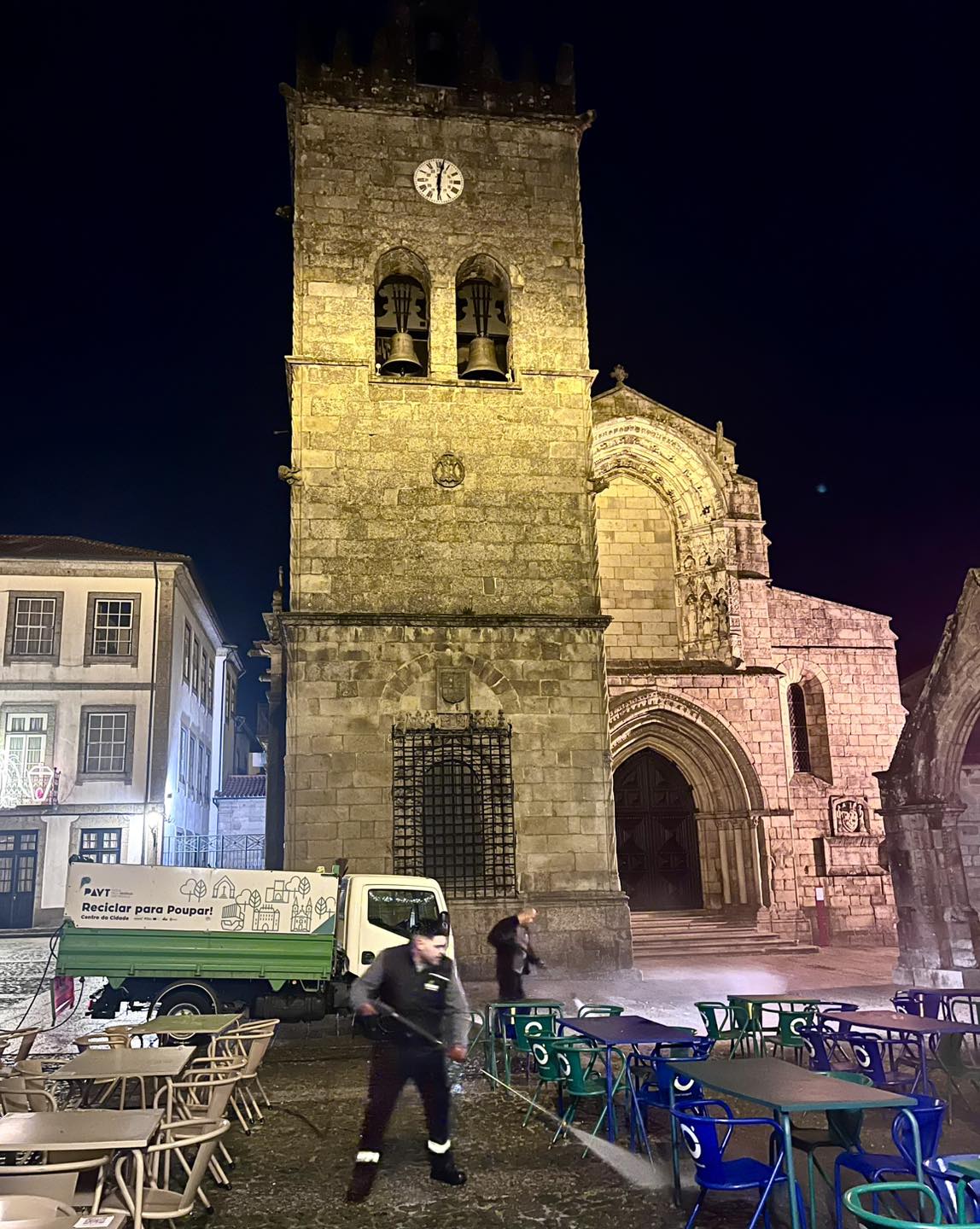 Guimarães acorda limpa na primeira manhã do ano após festa que juntou milhares de pessoas