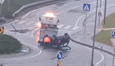 Alto Minho: Carro capotado em rotunda da EN13
