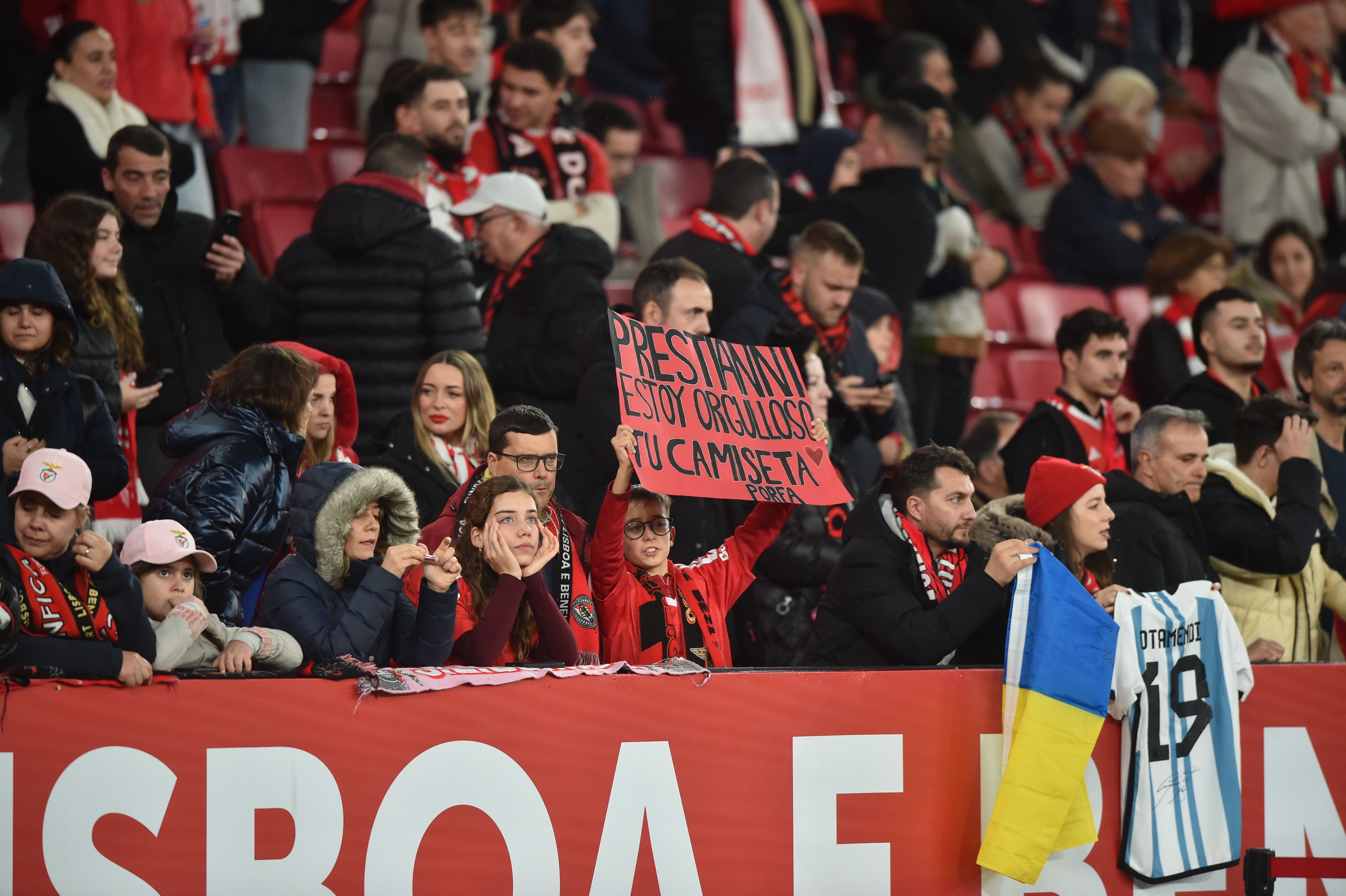 Adeptos do Benfica nas bancadas - Foto: Miguel Nunes