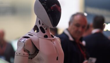 Robôs são cotados para substituir humanos em fábricas (Imagem: Shutterstock)