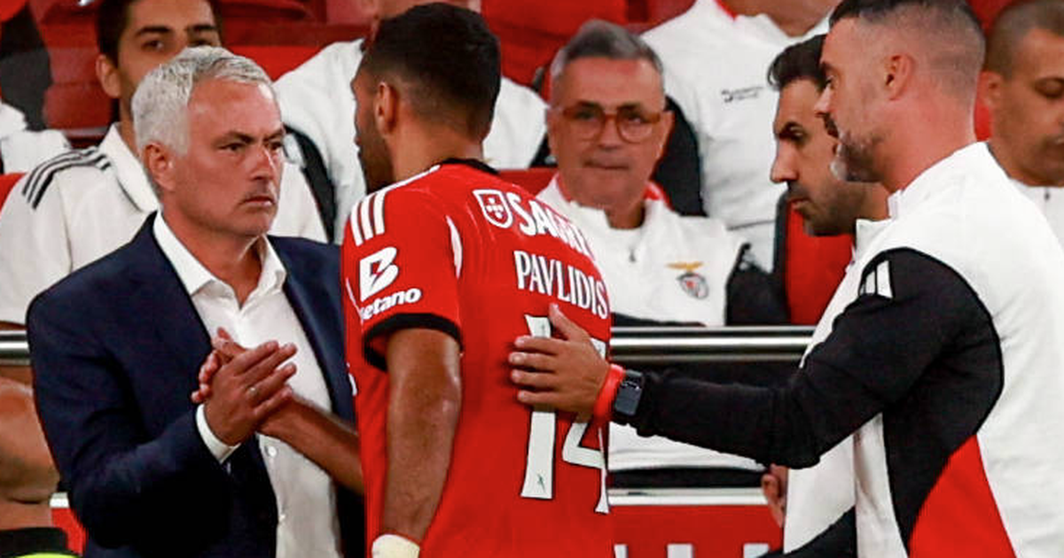 Benfica: Mourinho reage a falhanço de Pavlidis no Dragão