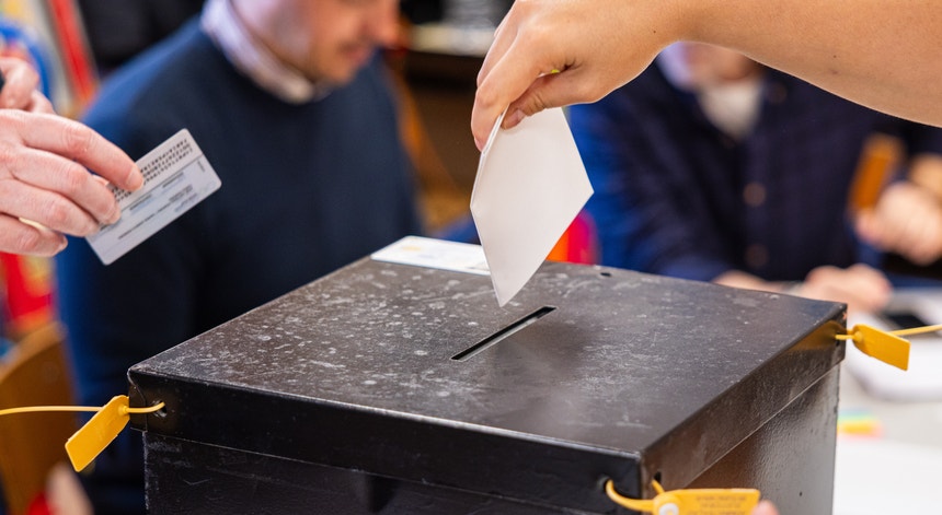 Voto antecipado. Mais de 218 mil eleitores podem escolher hoje o próximo presidente