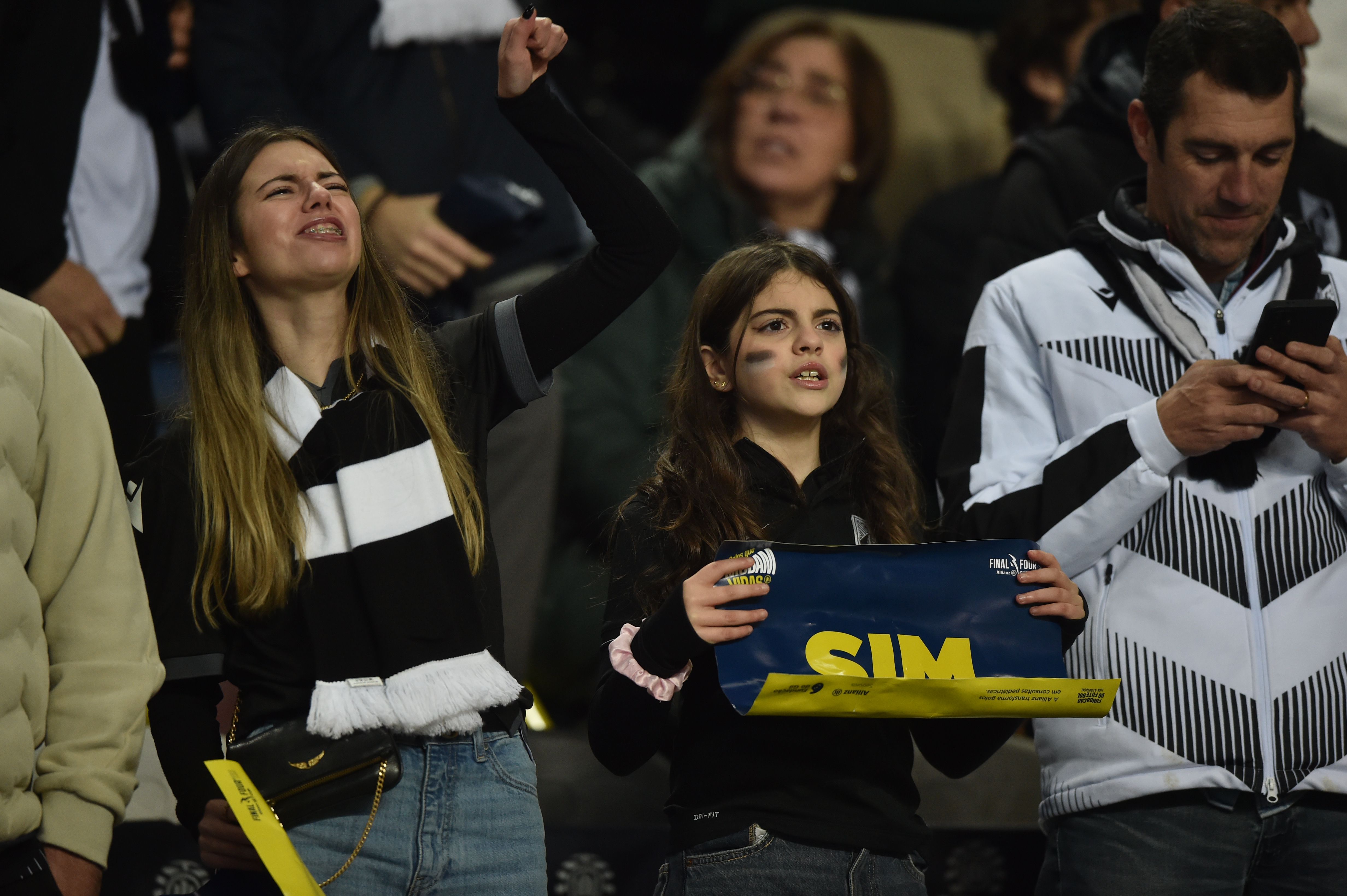 Adeptas do Vitória de Guimarães - Foto: Miguel Nunes