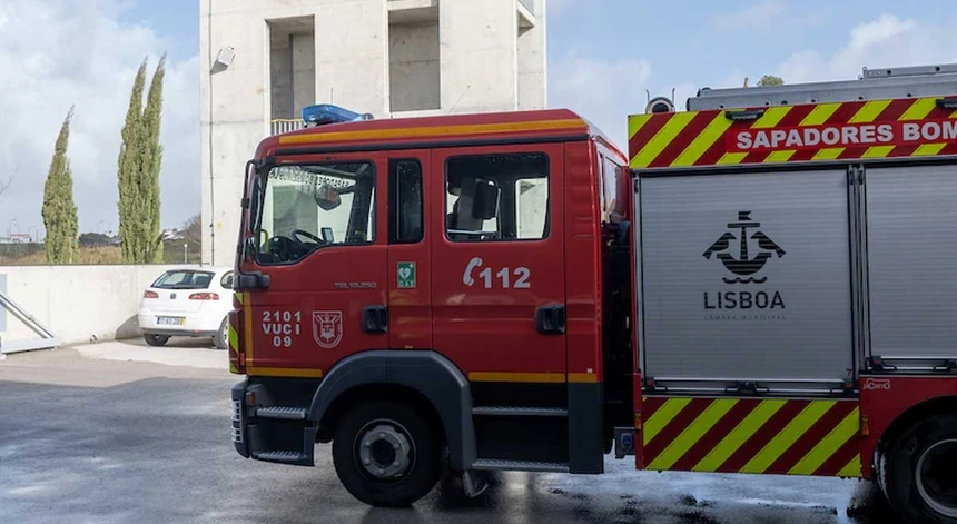 Sobe para oito número de desalojados após explosão seguida de incêndio em Alcântara