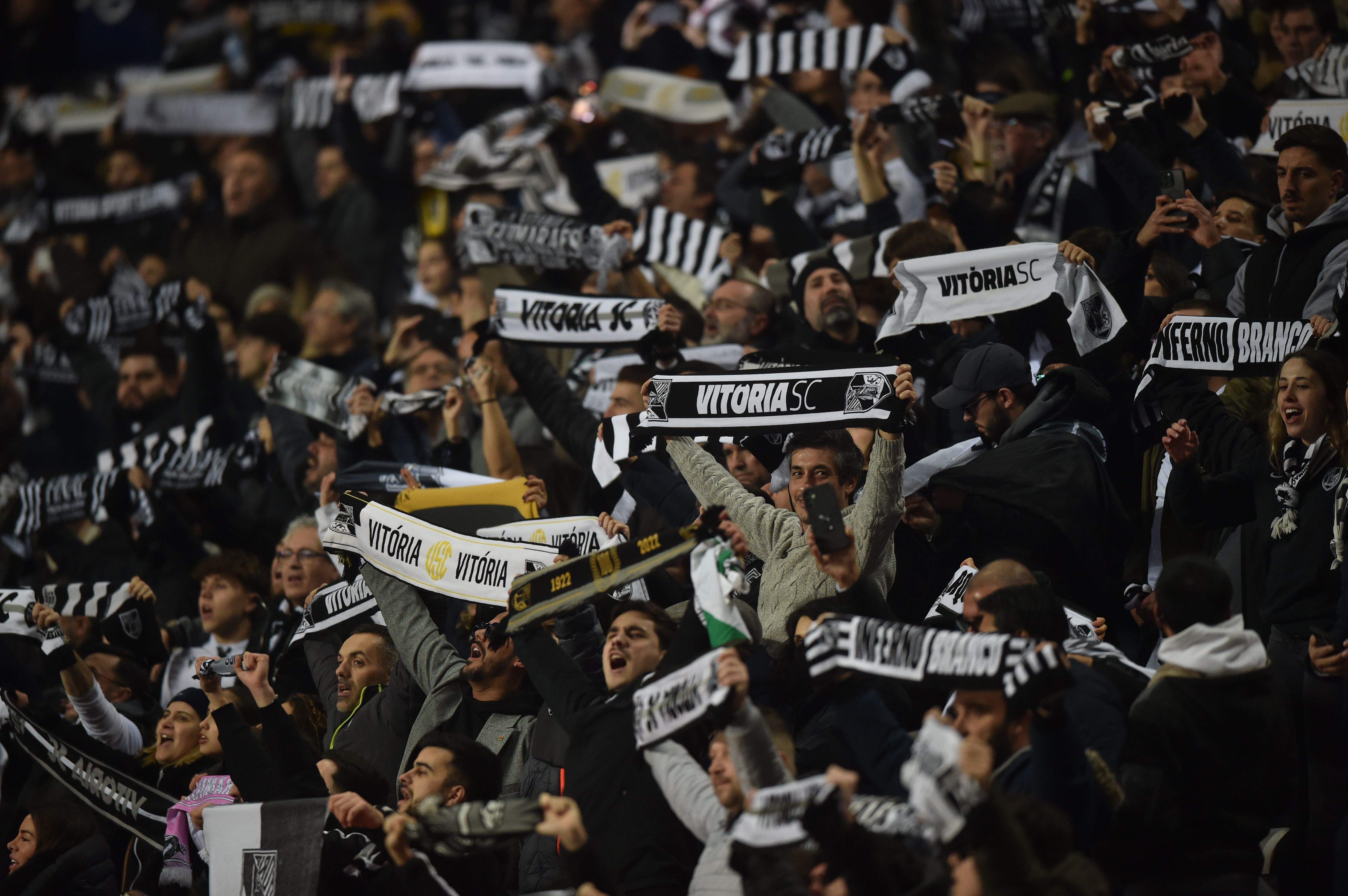 Adeptos do Vitória de Guimarães - Foto: Miguel Nunes