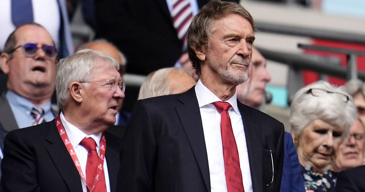 Adeptos preparam protesto e atacam proprietário do Man. United: «Palhaço incompetente»