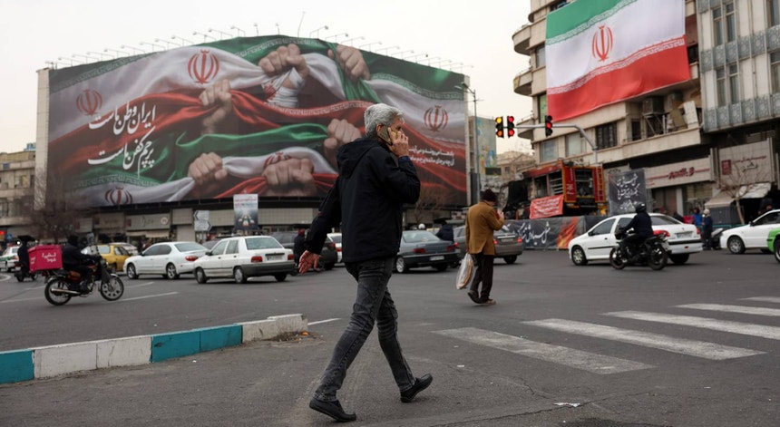 Irão na mira de Trump. Regime balança entre diplomacia e retórica de guerra