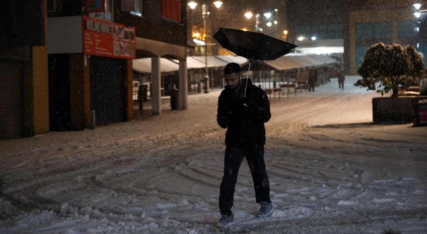 Tempestades Goretti e Elli. Centenas de milhares de casas sem eletricidade na Europa