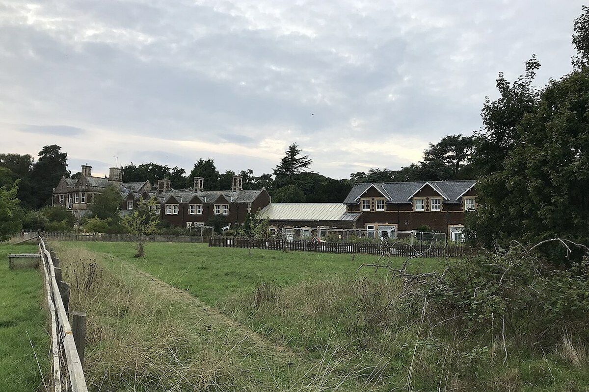 A casa onde nasceu a princesa Diana está abandonada