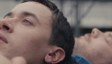 Filmin estreia "Incógnito", thriller policial com Tom Blyth premiado em Sundance