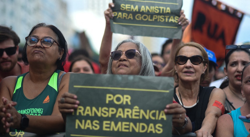 Supremo Federal brasileiro rejeita recurso de Bolsonaro para cumprir pena em casa