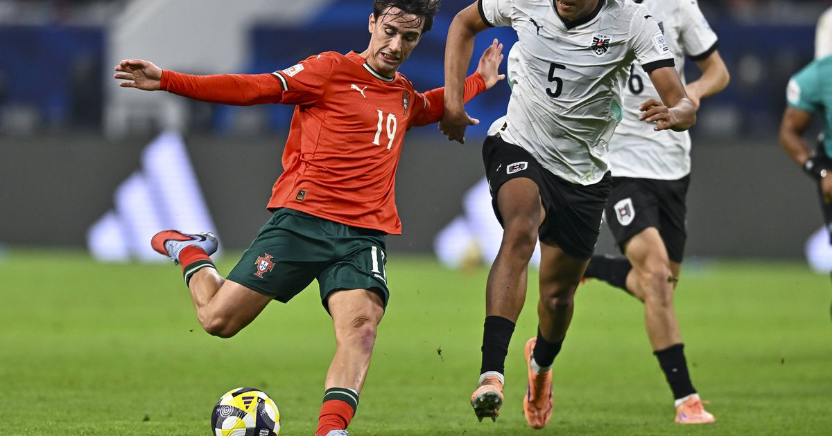 Mercado: Liverpool assegura prodígio de 17 anos que defrontou Portugal