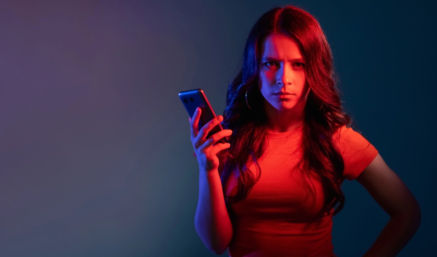 Criador de uma app de spyware descobriu (da pior forma) que "apanhar traidores" é ilegal