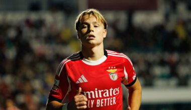 Há novo clube interessado em Schjelderup e tem treinador português