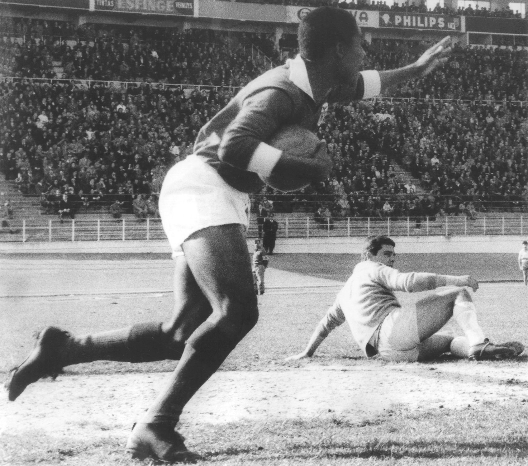 Eusébio (Benfica) - 9 golos em jogos entre Benfica e FC Porto na Taça de Portugal - Foto: A BOLA