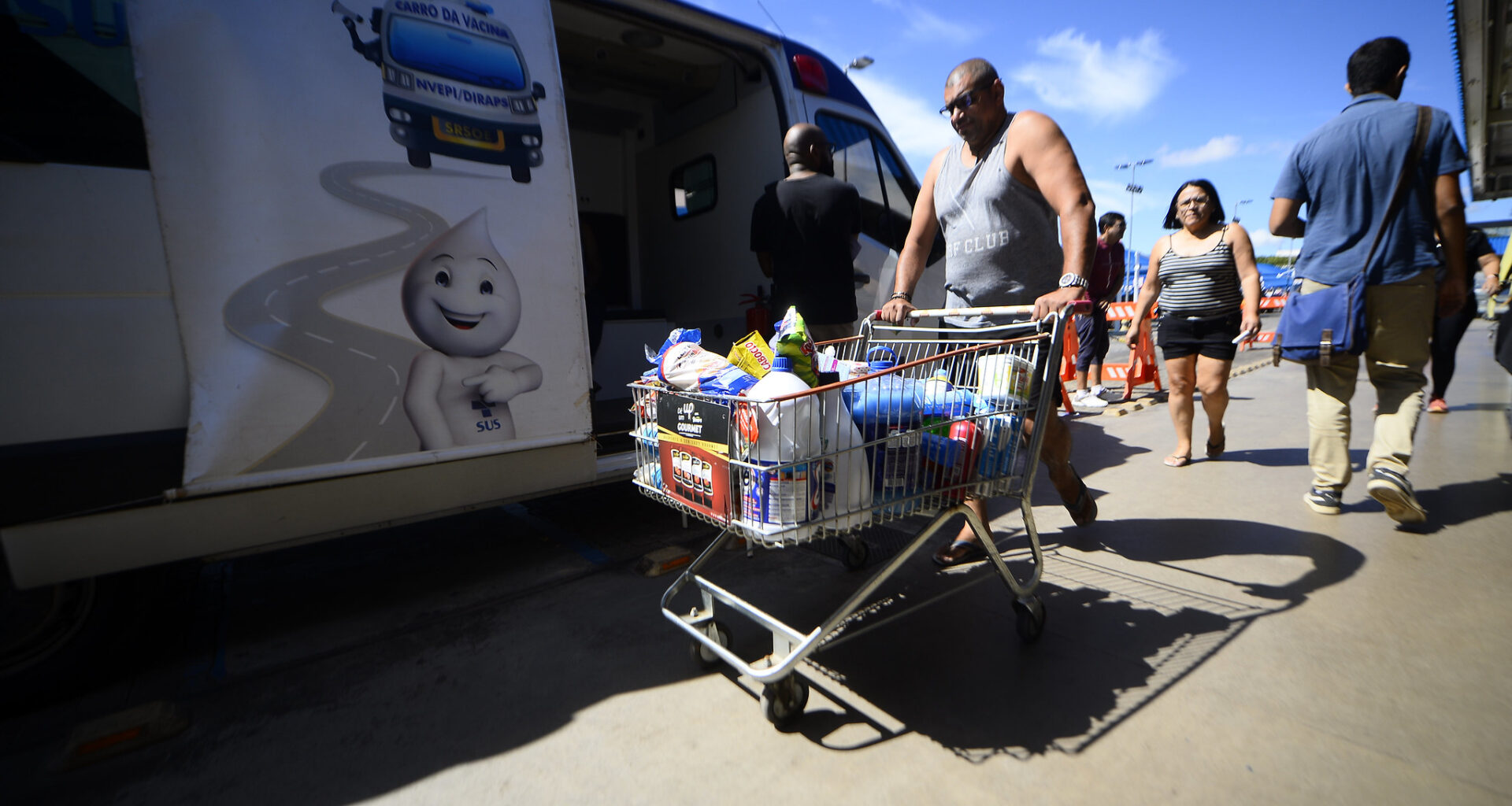 Mais de 40 locais estiveram abertos neste sábado (10) para atualização da caderneta de vacinação