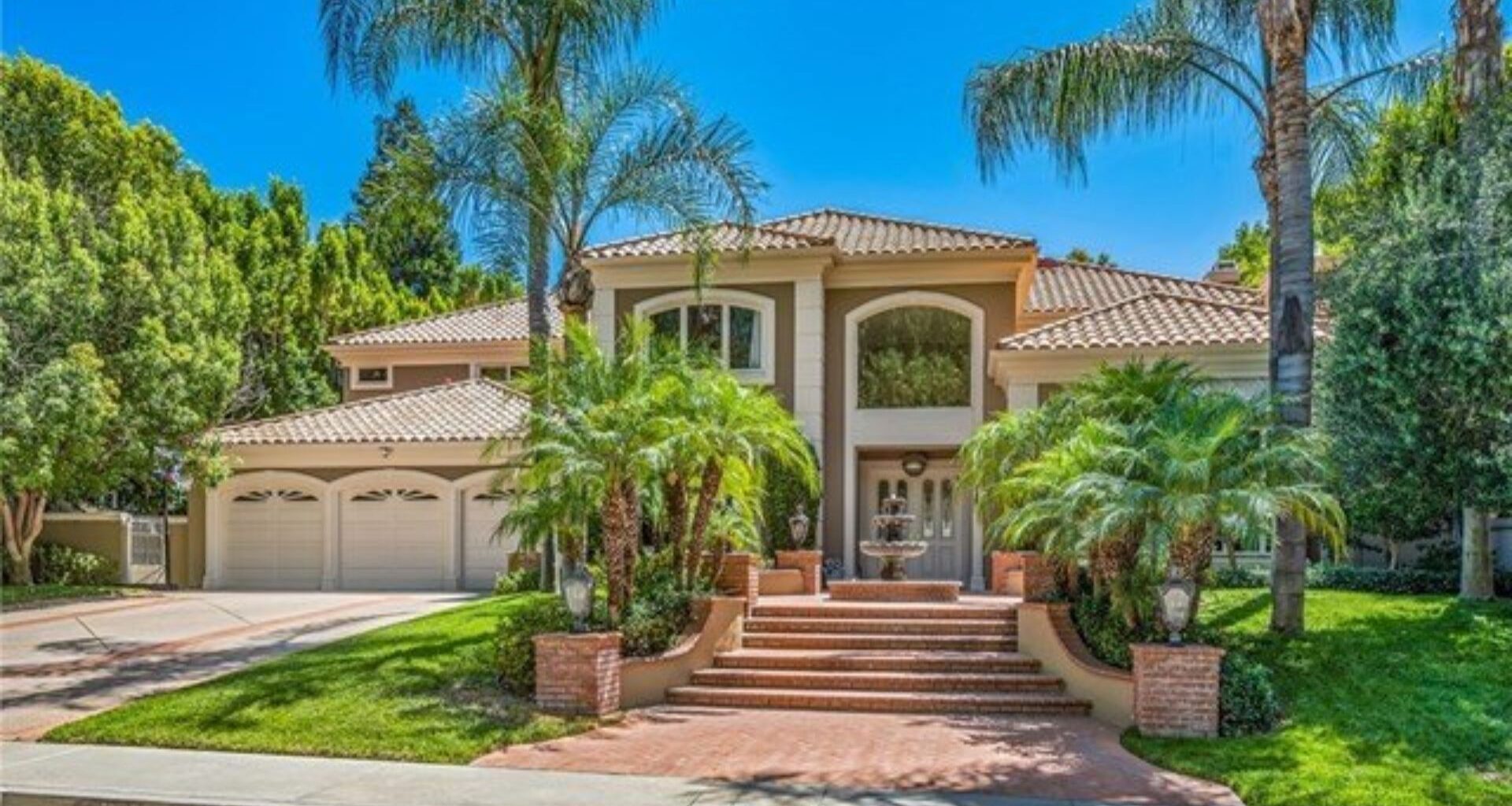 Ator completa 57 anos com fortuna de R$ 35 milhões e mansão em condomínio de luxo