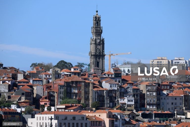 Torre dos Clérigos parcialmente evacuada devido a curto-circuito em bateria