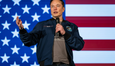 Elon Musk a discursar. Crédito: Freepik AI