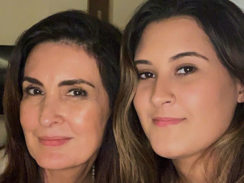 Fátima Bernardes surge de biquíni em foto com a filha, Bia Bonemer - Divulgacão/Observatório dos Famosos/ND