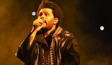 The Weeknd lidera lista dos cantores mais bem pagos de 2025; veja o ranking da Forbes e os valores