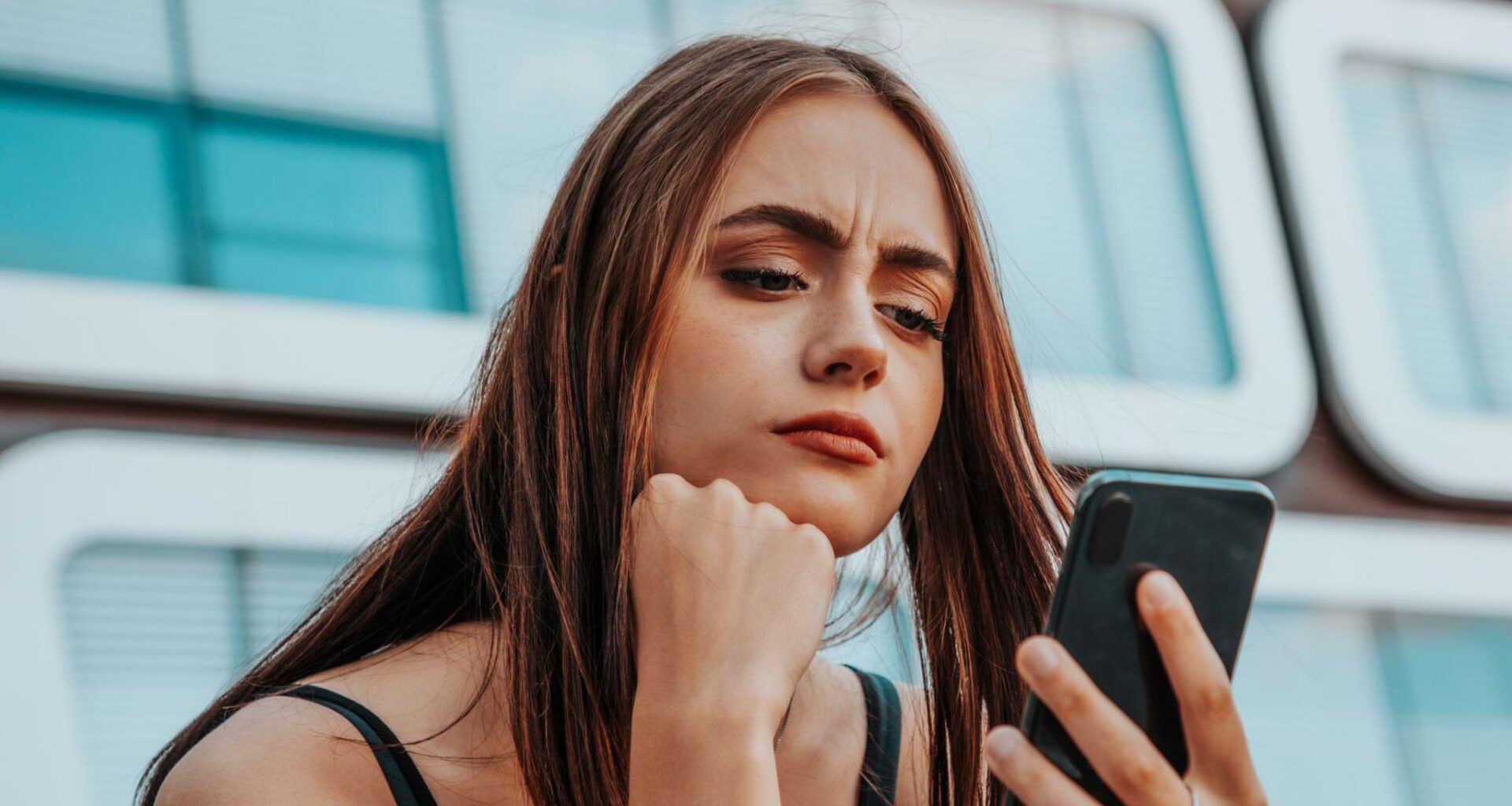 Inteligência Artificial “desalinhada” sugeriu a mulher que matasse o marido