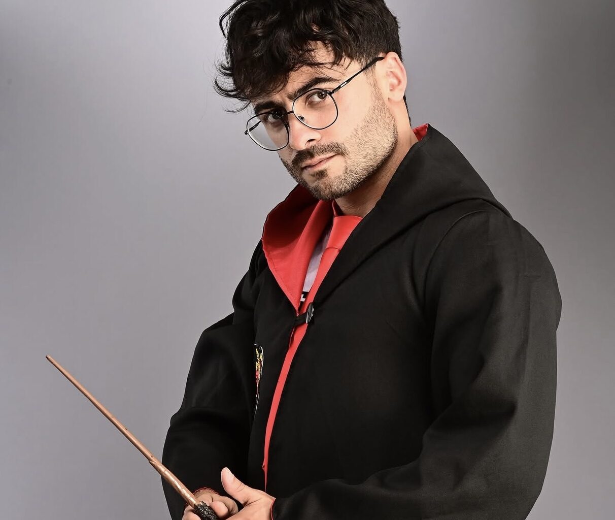 Sósia baiano de Harry Potter muda nome artístico após notificação da Warner Bros.