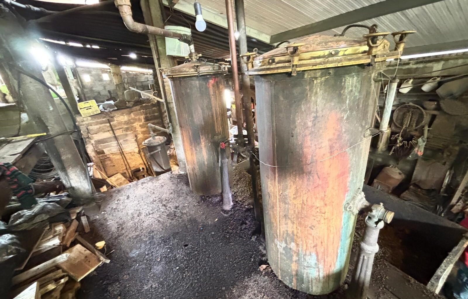 ASAE desmantela alambique ilegal e apreende mais de 8 toneladas de bagaço de uva na região do Porto