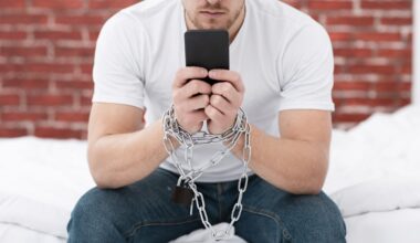 Redução do uso de redes sociais está entre as principais metas dos brasileiros em 2026