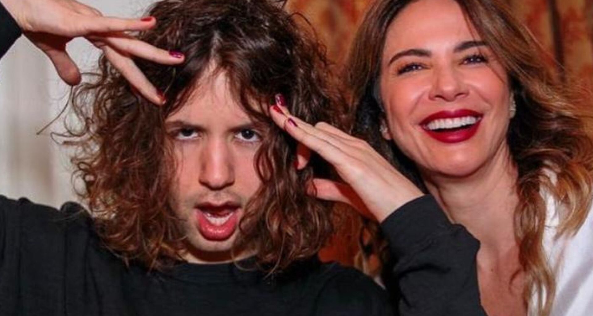 Filho de Luciana Gimenez, Lucas Jagger expõe bastidores do SuperPop após saída da mãe da RedeTV!
