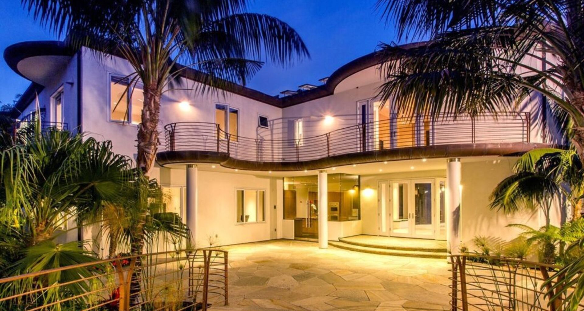 Com fortuna estimada em R$ 115 milhões, ator completa 71 anos vivendo em mansão de R$ 14,5 milhões