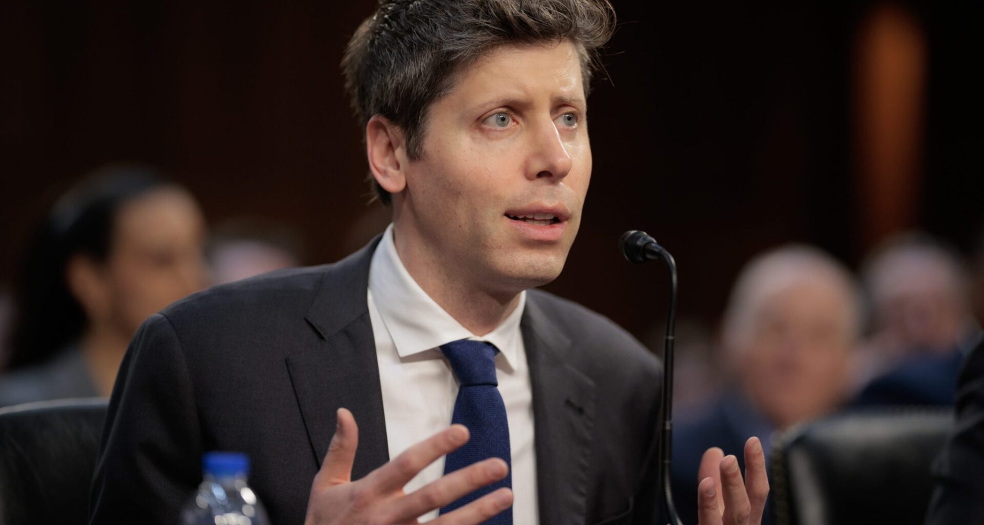 CEO da OpenAI diz que em 10 anos recém-formados terão empregos bem pagos no espaço