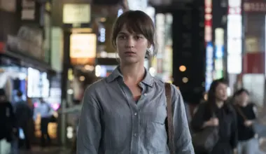 Suspense com Alicia Vikander aposta em mistério fragmentado e tensão silenciosa, na Netflix