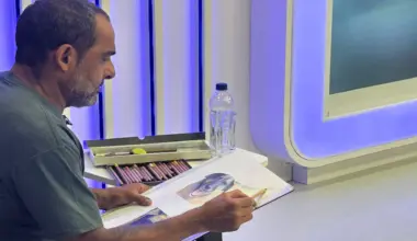 Professor de artes presta homenagem ao cão Orelha no jornal Tá Na Hora do SCC SBT