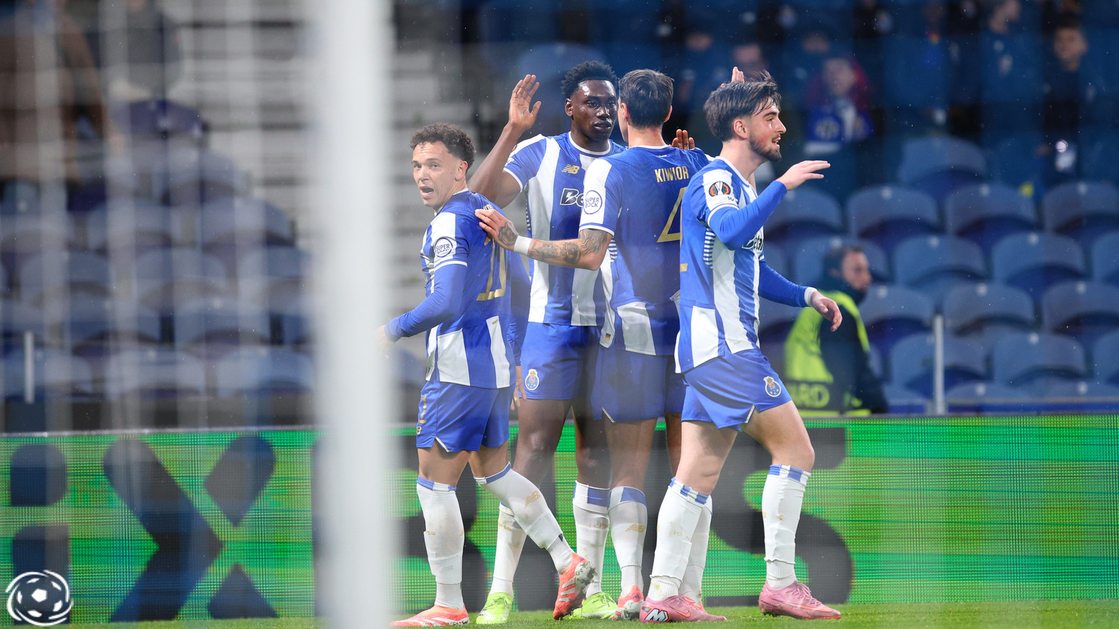 Imprensa inglesa avança com interesse do Liverpool em jogador do FC Porto