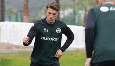 Quem é Stije Resink? Médio está no radar do Benfica para este mercado